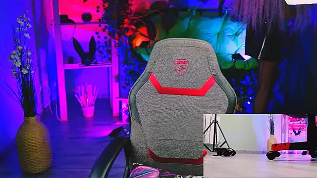 MonicaMaxwel online show from 03.20.25