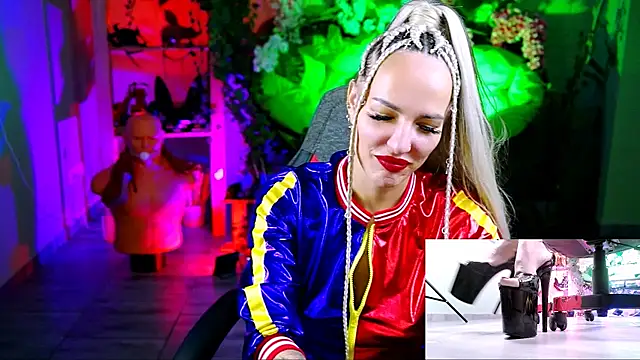 MonicaMaxwel online show from 10.26.25