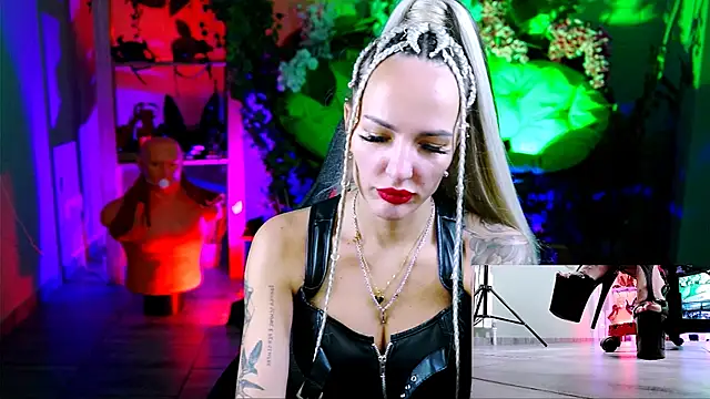 MonicaMaxwel online show from 10.27.25