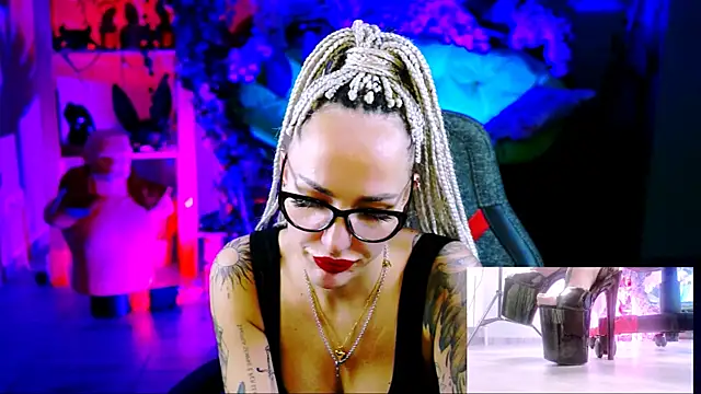 MonicaMaxwel online show from 11.19.25