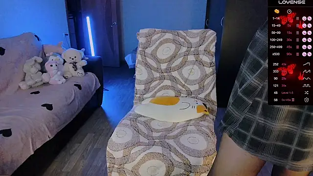 Snapshot of shimizyre___ chatting on 12.18.25 shimizyre online show from 12.18.25