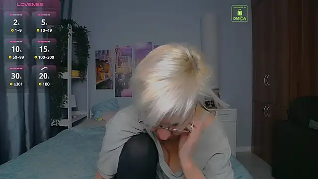 Snapshot of HelgaHimmell chatting on 12.13.24 HelgaHimmell online show from 12.13.24