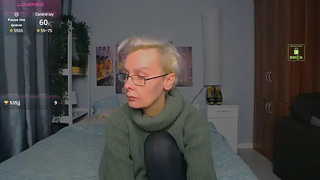 Snapshot of HelgaHimmell chatting on 12.13.24 HelgaHimmell online show from 12.13.24