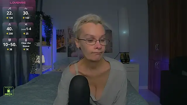 Snapshot of HelgaHimmell chatting on 12.14.24 HelgaHimmell online show from 12.14.24