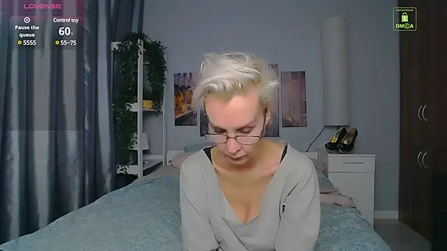 Snapshot of HelgaHimmell chatting on 12.17.24 HelgaHimmell online show from 12.17.24