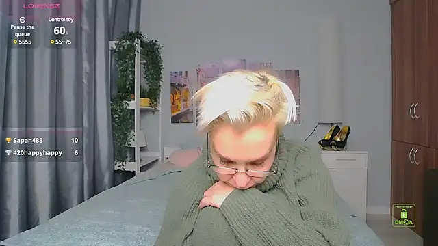 Snapshot of HelgaHimmell chatting on 12.18.24 HelgaHimmell online show from 12.18.24