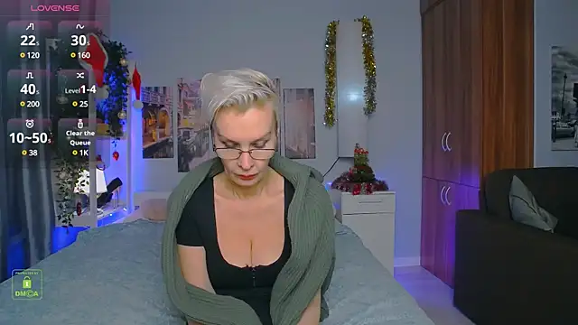 Snapshot of HelgaHimmell chatting on 12.20.24 HelgaHimmell online show from 12.20.24