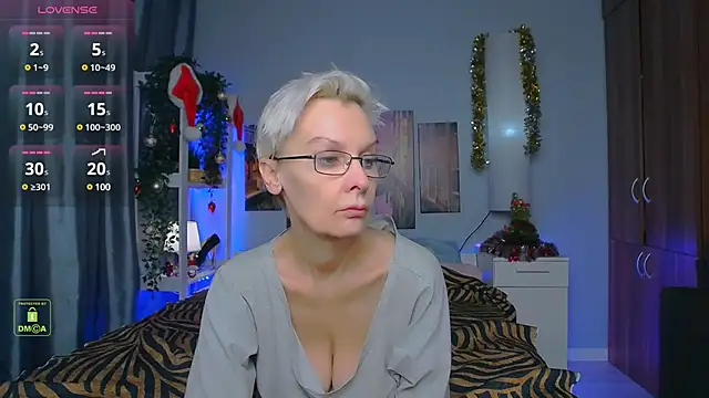 Snapshot of HelgaHimmell chatting on 12.21.24 HelgaHimmell online show from 12.21.24