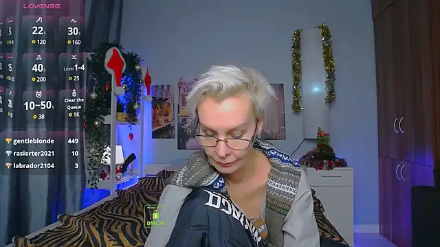 Snapshot of HelgaHimmell chatting on 12.22.24 HelgaHimmell online show from 12.22.24