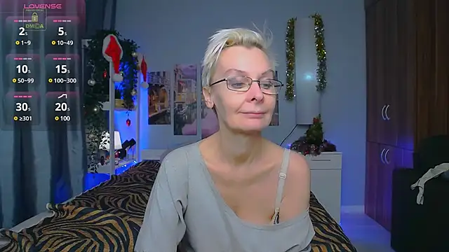 Snapshot of HelgaHimmell chatting on 12.23.24 HelgaHimmell online show from 12.23.24