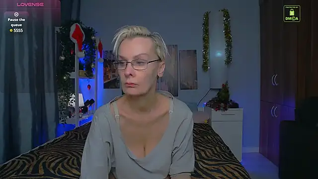 Snapshot of HelgaHimmell chatting on 12.24.24 HelgaHimmell online show from 12.24.24