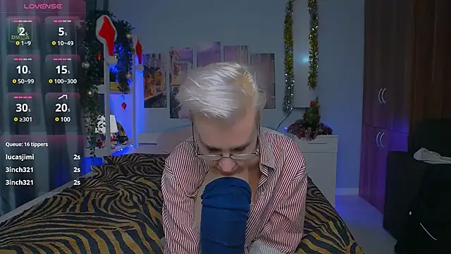 Snapshot of HelgaHimmell chatting on 12.27.24 HelgaHimmell online show from 12.27.24