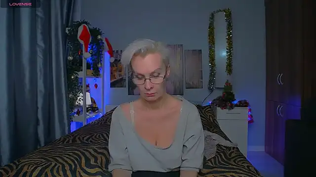 Snapshot of HelgaHimmell chatting on 01.05.25 HelgaHimmell online show from 01.05.25