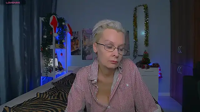 Snapshot of HelgaHimmell chatting on 01.06.25 HelgaHimmell online show from 01.06.25