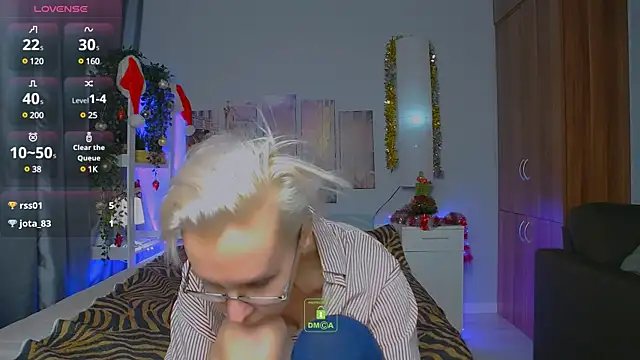 Snapshot of HelgaHimmell chatting on 01.08.25 HelgaHimmell online show from 01.08.25