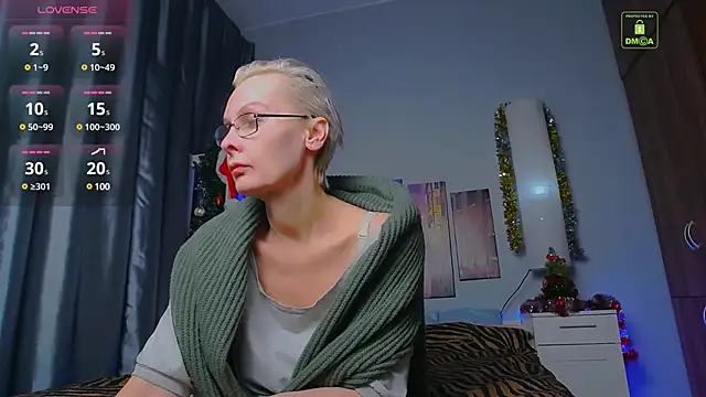 Snapshot of HelgaHimmell chatting on 01.08.25 HelgaHimmell online show from 01.08.25