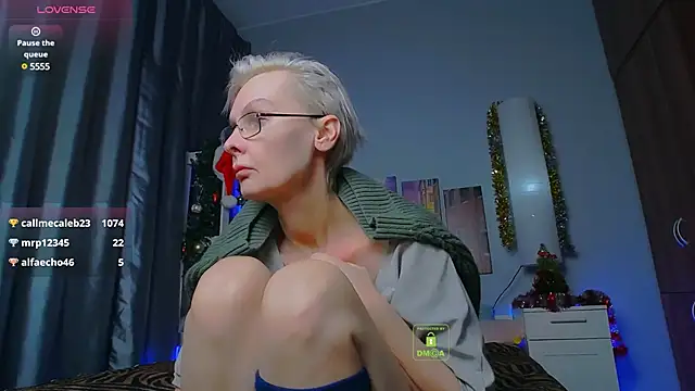 Snapshot of HelgaHimmell chatting on 01.09.25 HelgaHimmell online show from 01.09.25