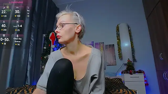 Snapshot of HelgaHimmell chatting on 01.10.25 HelgaHimmell online show from 01.10.25