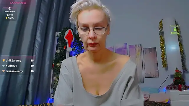 Snapshot of HelgaHimmell chatting on 01.11.25 HelgaHimmell online show from 01.11.25