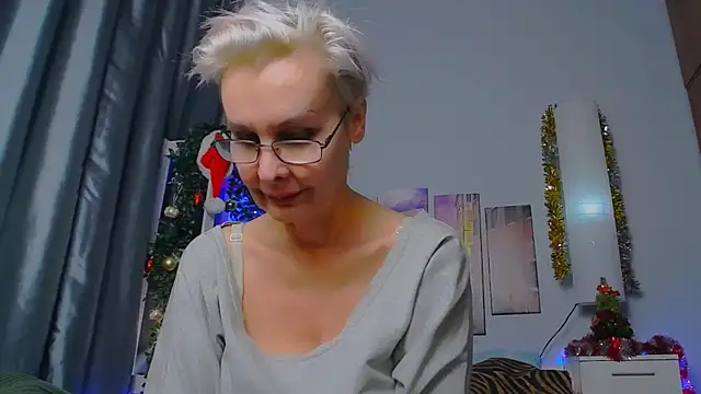 Snapshot of HelgaHimmell chatting on 01.13.25 HelgaHimmell online show from 01.13.25