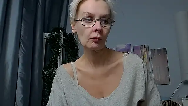 Snapshot of HelgaHimmell chatting on 01.19.25 HelgaHimmell online show from 01.19.25