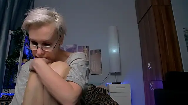 Snapshot of HelgaHimmell chatting on 01.23.25 HelgaHimmell online show from 01.23.25