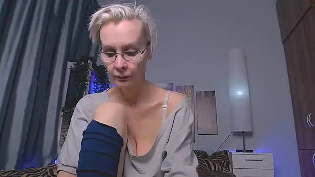 Snapshot of HelgaHimmell chatting on 01.27.25 HelgaHimmell online show from 01.27.25