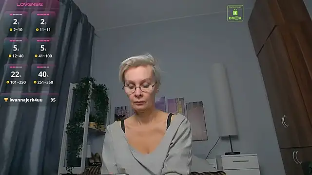 Snapshot of HelgaHimmell chatting on 02.05.25 HelgaHimmell online show from 02.05.25