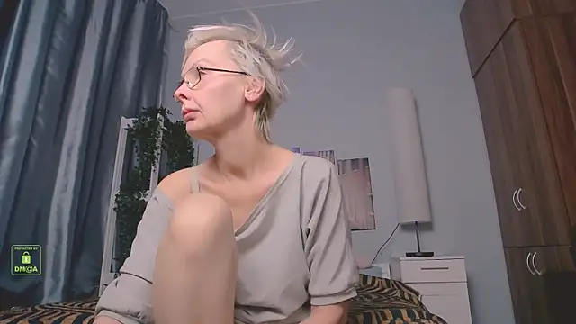 Snapshot of HelgaHimmell chatting on 02.11.25 HelgaHimmell online show from 02.11.25