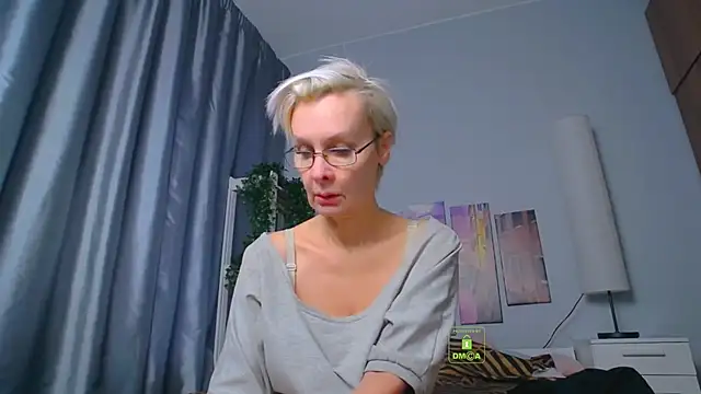 Snapshot of HelgaHimmell chatting on 02.14.25 HelgaHimmell online show from 02.14.25