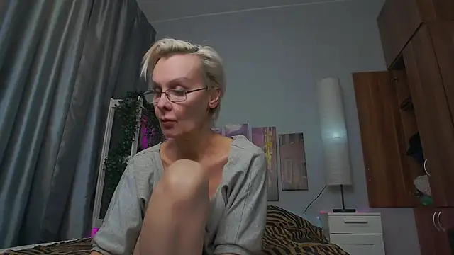 Snapshot of HelgaHimmell chatting on 02.27.25 HelgaHimmell online show from 02.27.25