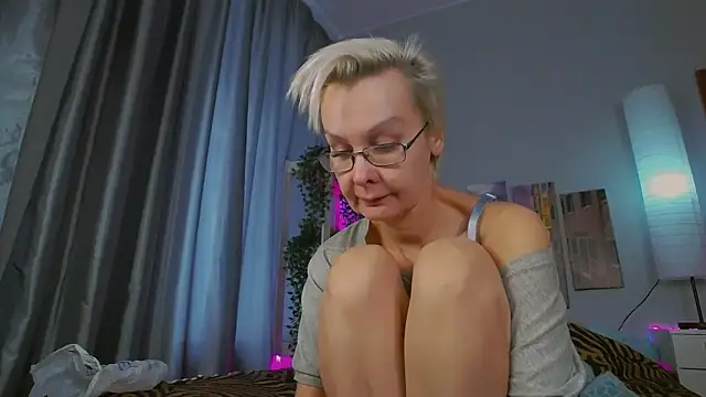 Snapshot of HelgaHimmell chatting on 02.27.25 HelgaHimmell online show from 02.27.25