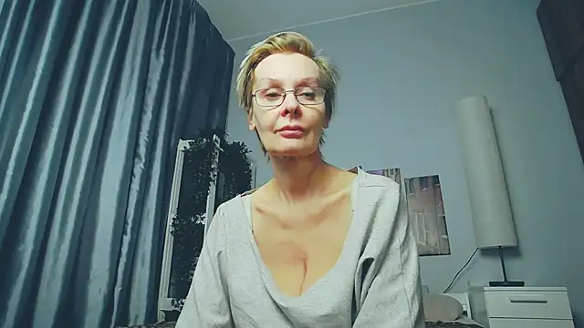 Snapshot of HelgaHimmell chatting on 03.09.25 HelgaHimmell online show from 03.09.25