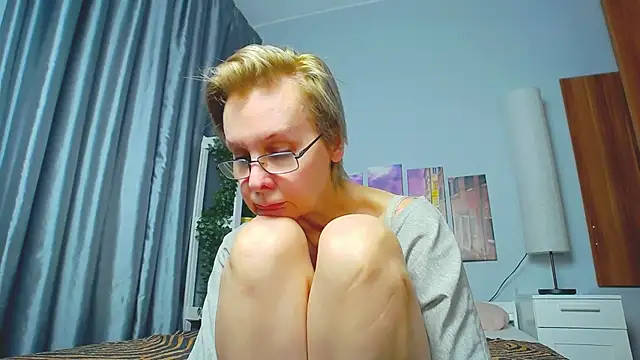 Snapshot of HelgaHimmell chatting on 03.10.25 HelgaHimmell online show from 03.10.25