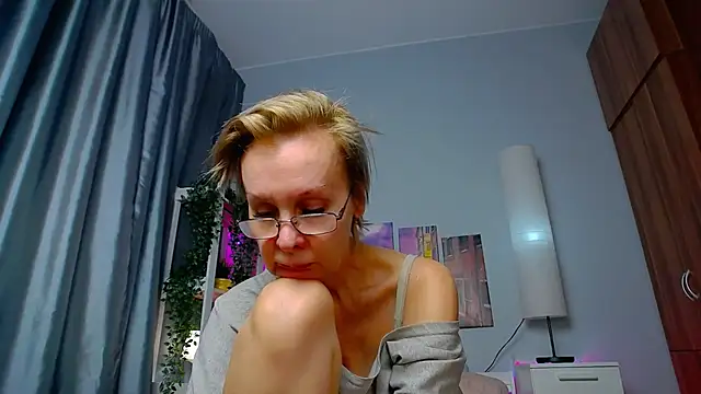 Snapshot of HelgaHimmell chatting on 03.11.25 HelgaHimmell online show from 03.11.25