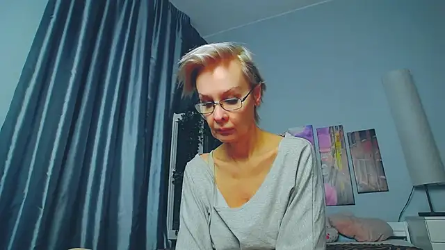 Snapshot of HelgaHimmell chatting on 03.15.25 HelgaHimmell online show from 03.15.25