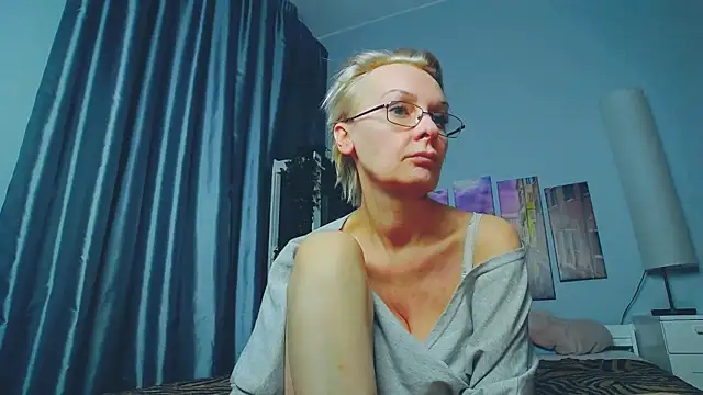 Snapshot of HelgaHimmell chatting on 03.16.25 HelgaHimmell online show from 03.16.25