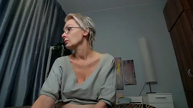 Snapshot of HelgaHimmell chatting on 03.17.25 HelgaHimmell online show from 03.17.25