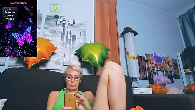 Snapshot of HelgaHimmell chatting on 11.06.25 HelgaHimmell online show from 11.06.25