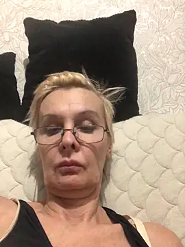 Snapshot of HelgaHimmell chatting on 11.19.25 HelgaHimmell online show from 11.19.25