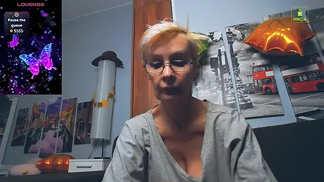 Snapshot of HelgaHimmell chatting on 11.20.25 HelgaHimmell online show from 11.20.25