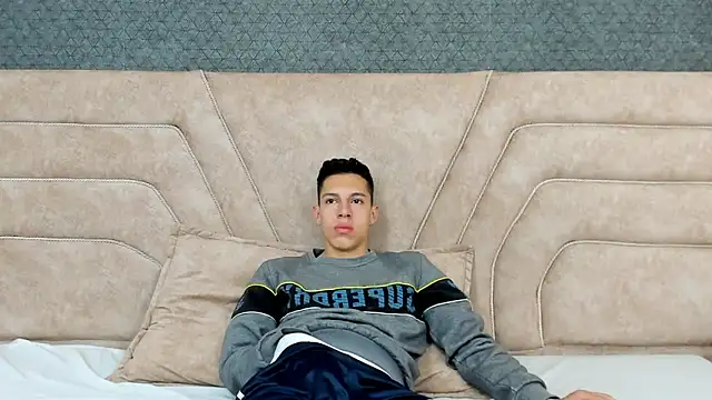 Snapshot of thiago19s chatting on 12.12.24 thiago19s online show from 12.12.24