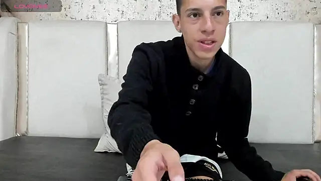 Snapshot of thiago19s chatting on 01.08.25 thiago19s online show from 01.08.25