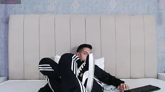 Snapshot of thiago19s chatting on 02.11.25 thiago19s online show from 02.11.25