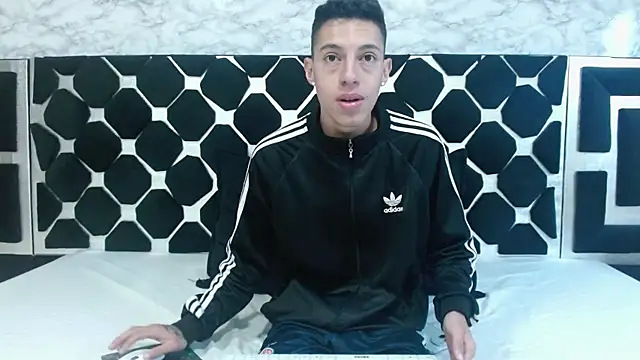 Snapshot of thiago19s chatting on 02.12.25 thiago19s online show from 02.12.25