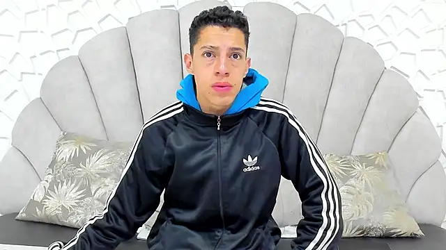 Snapshot of thiago19s chatting on 03.08.25 thiago19s online show from 03.08.25