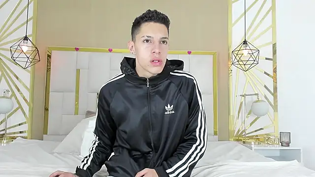 Snapshot of thiago19s chatting on 11.28.25 thiago19s online show from 11.28.25