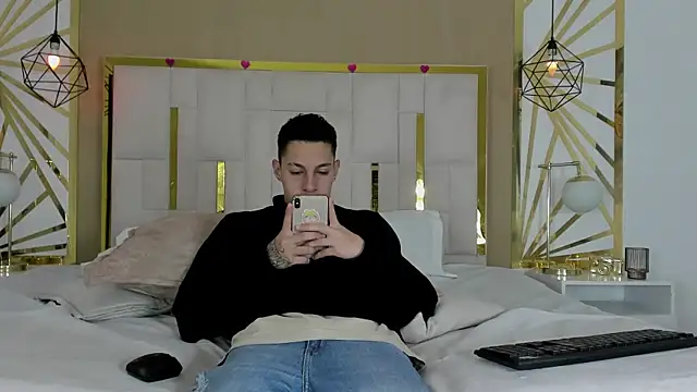 Snapshot of thiago19s chatting on 12.02.25 thiago19s online show from 12.02.25