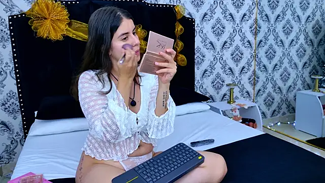 LexaDeRusso online show from 12.20.25