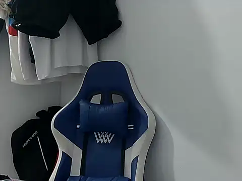 Snapshot of ElSexyPerson chatting on 11.02.25 ElSexyPerson online show from 11.02.25